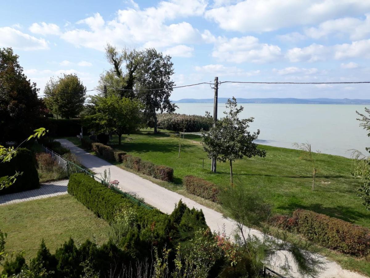 Traumlage Direkt Am See Balatonszárszó Dış mekan fotoğraf